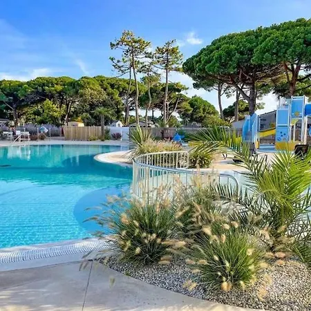 ZEcamping 4 étoiles sous les pins - Plage à 600 m - Piscine couverte