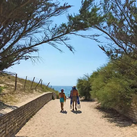 ZEcamping 4 étoiles sous les pins - Plage à 600 m - Piscine couverte Le Bois-Plage-en-Ré