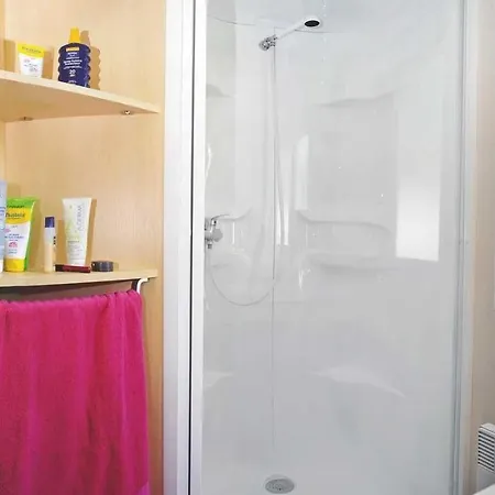 Zecamping 4 Etoiles Sous Les Pins - A 600 M - Piscine Couverte 4* 르보아플라주앙르