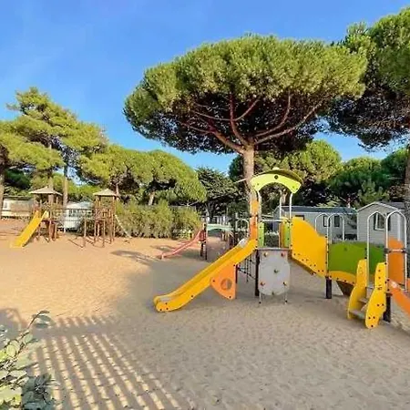 ZEcamping 4 étoiles sous les pins - Plage à 600 m - Piscine couverte 4*