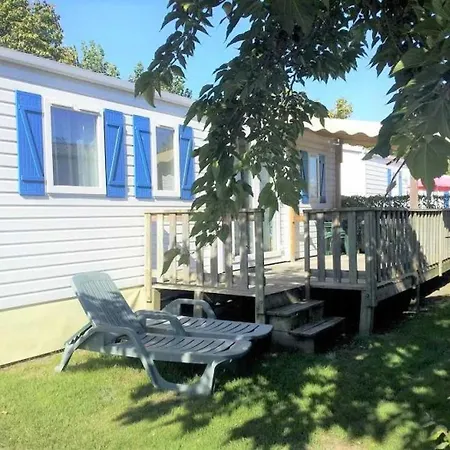 Parque de Campismo ZEcamping 4 étoiles sous les pins - Plage à 600 m - Piscine couverte Le Bois-Plage-en-Ré