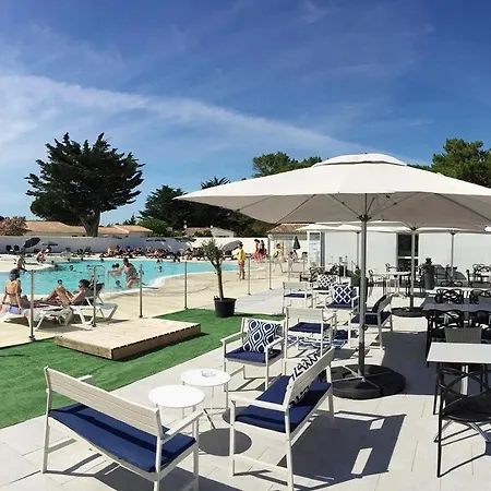 Zecamping 4 Etoiles Sous Les Pins - A 600 M - Piscine Couverte 4* 르보아플라주앙르