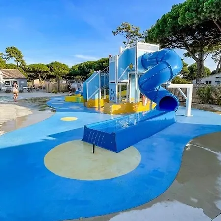 ZEcamping 4 étoiles sous les pins - Plage à 600 m - Piscine couverte Parque de Campismo